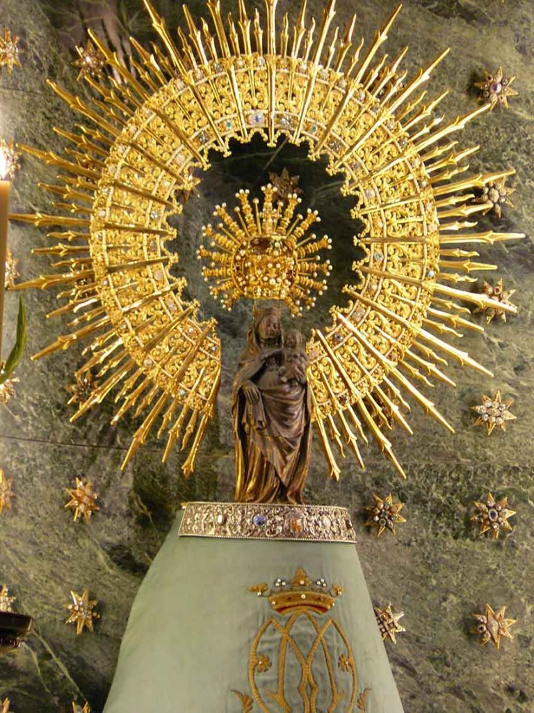 Nuestra Señora del Pilar, 12 de octubre