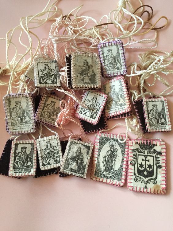 Escapulario de la Virgen del Carmen